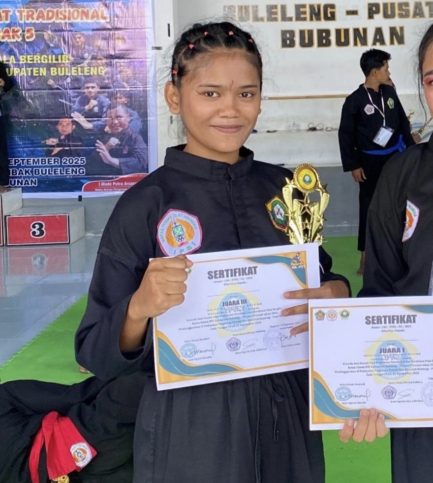 Juara III Seni Tunggal Putri Pencak Silat 